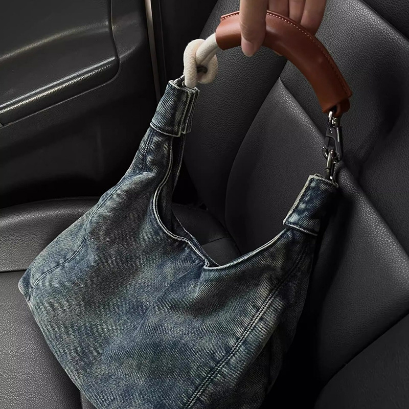 Women Bags 2026 Trends - กระเป๋าถือสะพายไหล่ผู้หญิงอเนกประสงค์ ดีไซน์ใหม่สุดฮิต ปี 2026 กระเป๋าโท้ทแฟชั่นสตรีทเทรนด์ ผ้าเดนิม