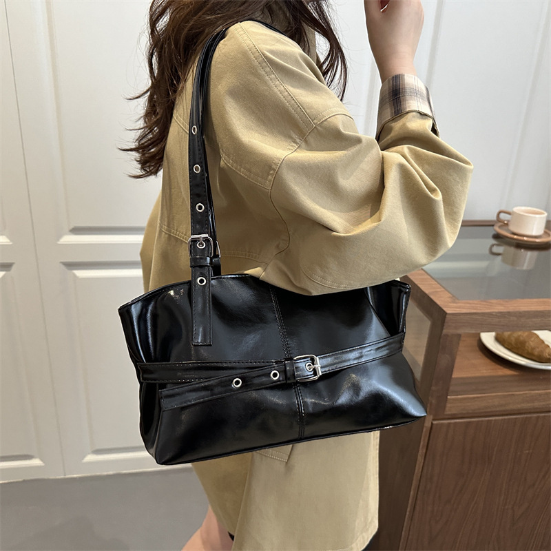 กระเป๋าถือทรงใต้วงแขนสีแดงไวน์ - Women Bags For Airport บทวิจารณ์และราคา