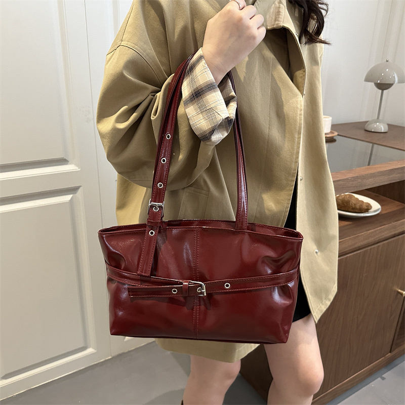 กระเป๋าถือทรงใต้วงแขนสีแดงไวน์ - Women Bags For Airport บทวิจารณ์และราคา