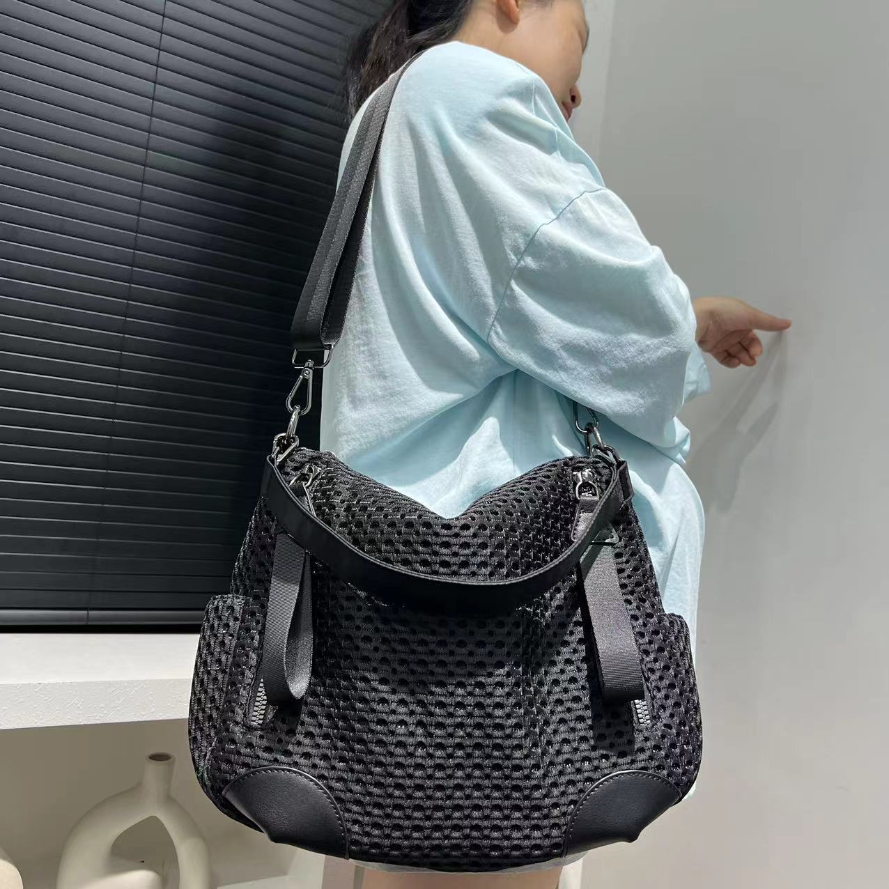 กระเป๋าสะพายไนลอนประกบตาข่ายกล - Women Bags For Airport บทวิจารณ์และราคา