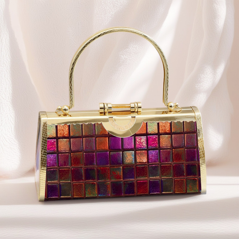 กระเป๋าถือทรงกี่เพ้าประดับเพชร - Women Bags Golden บทวิจารณ์และราคา