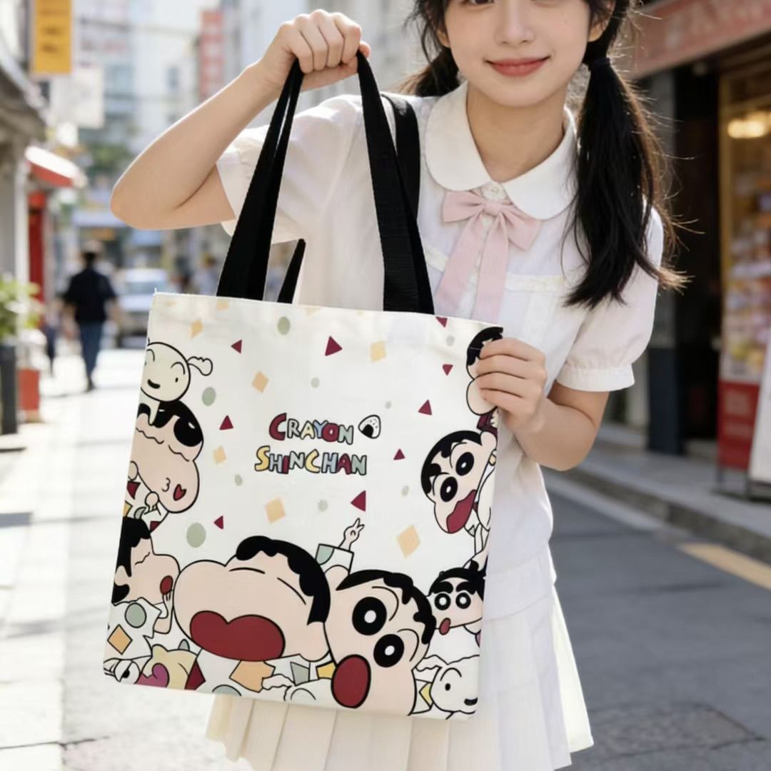 กระเป๋าผ้าแคนวาสลายชินจัง ปี 2 - Women Bags 2026 Trends บทวิจารณ์และราคา